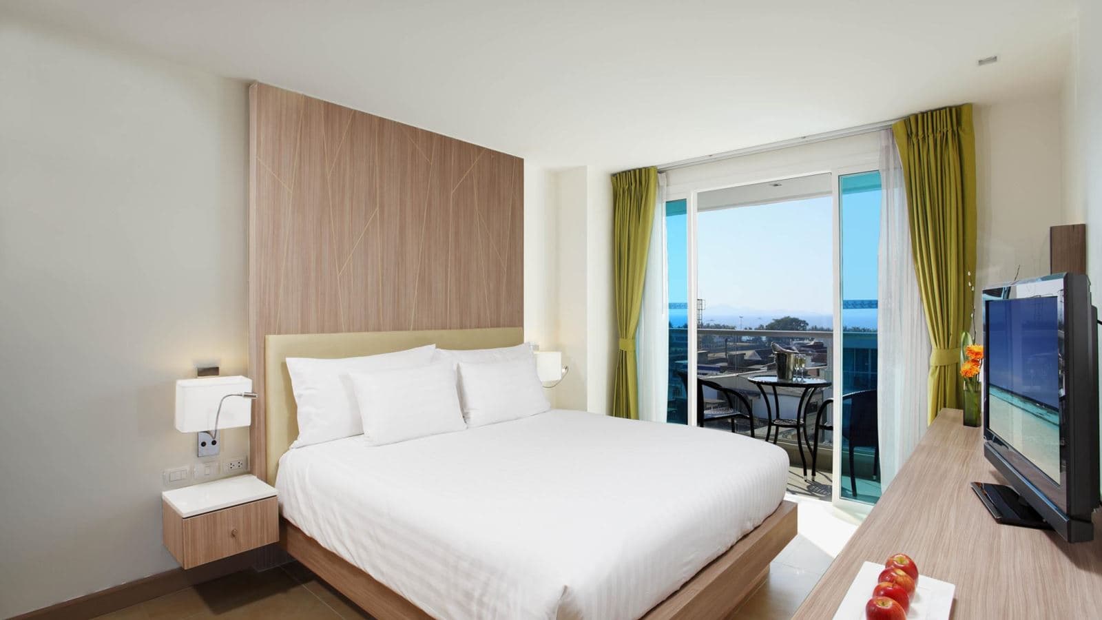 rooms-deluxe-room