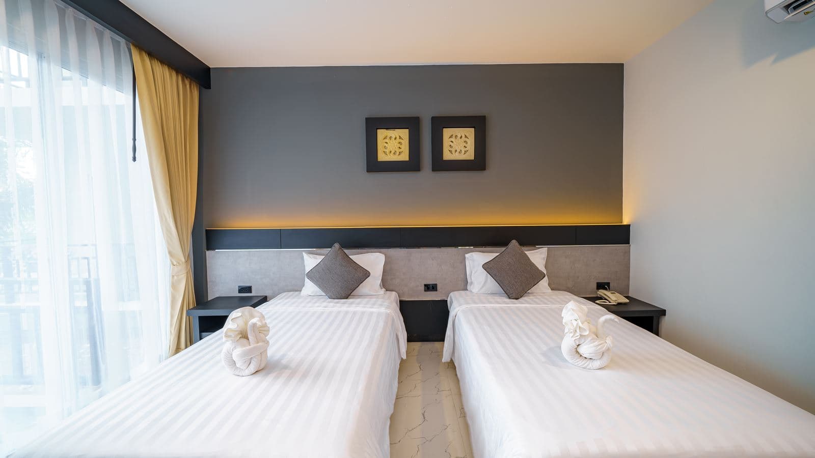 rooms-deluxe-room