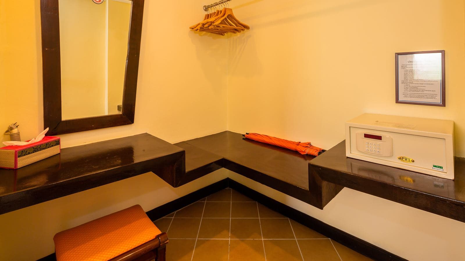 rooms-deluxe-room