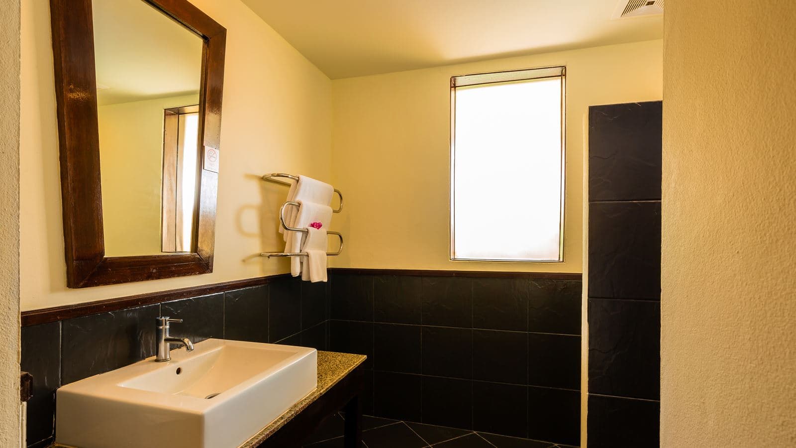 rooms-deluxe-room