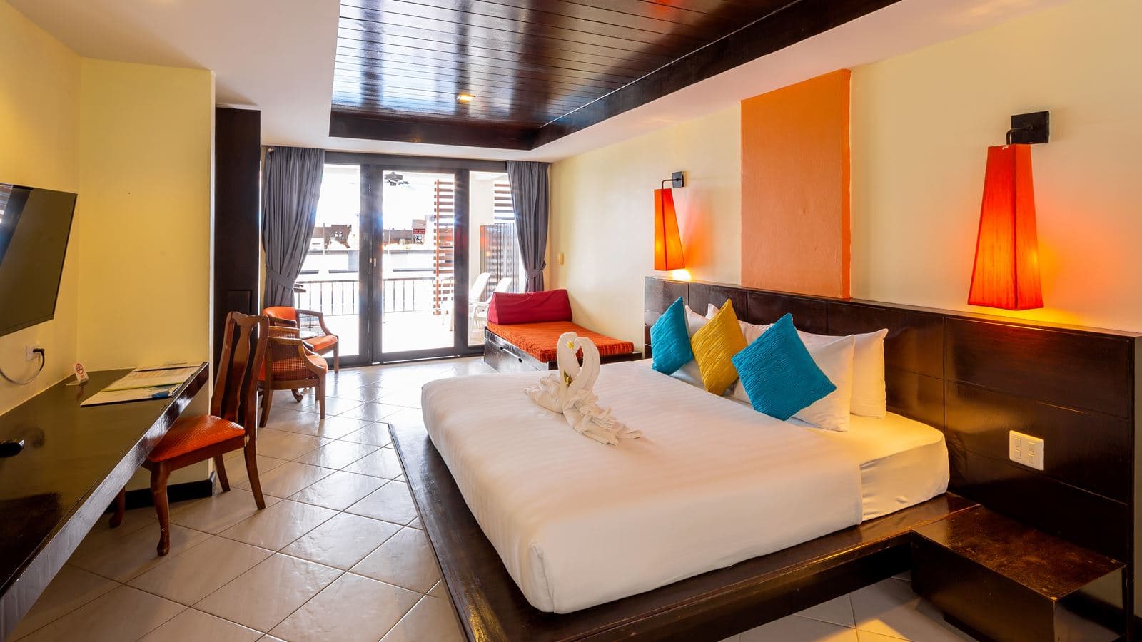 rooms-deluxe-room-pool-access