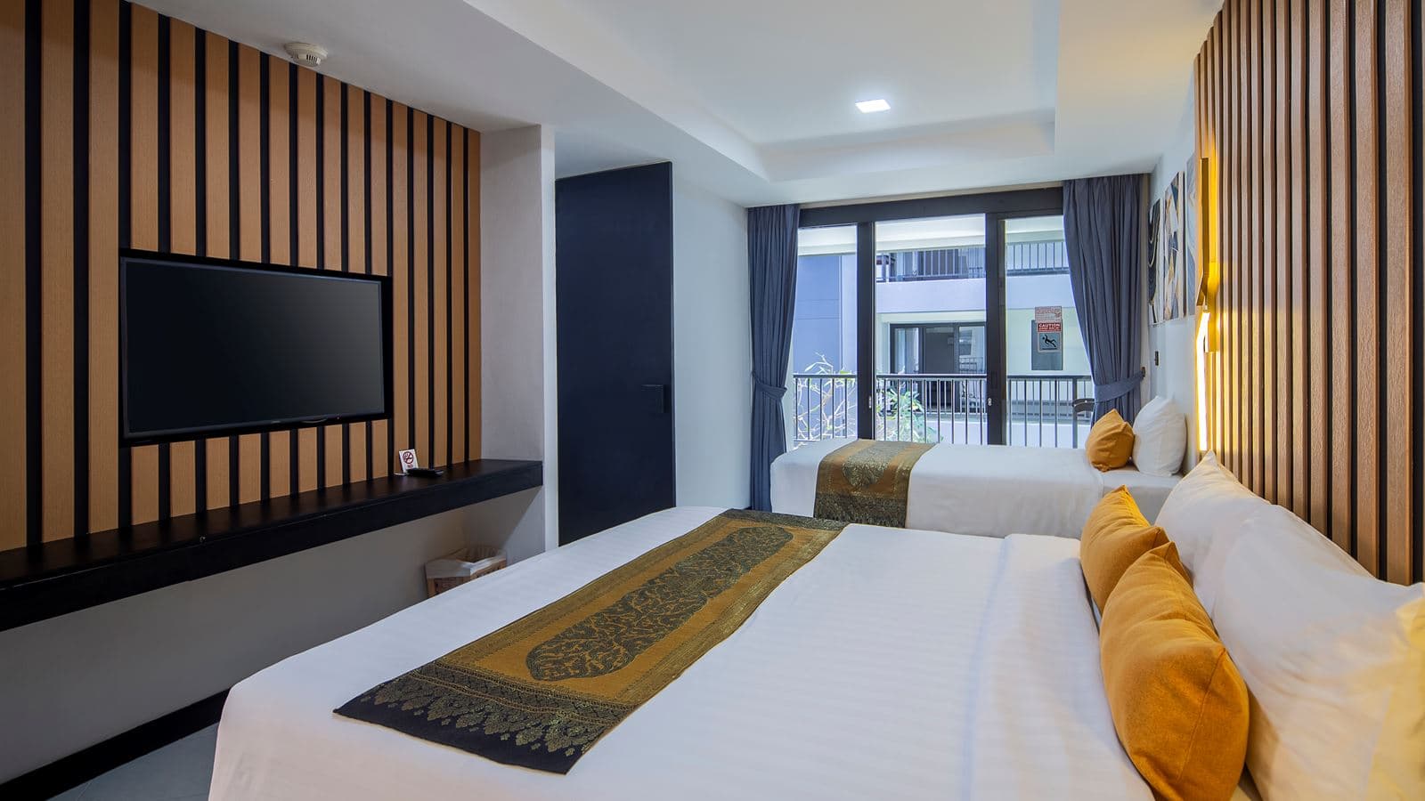 rooms-deluxe-room