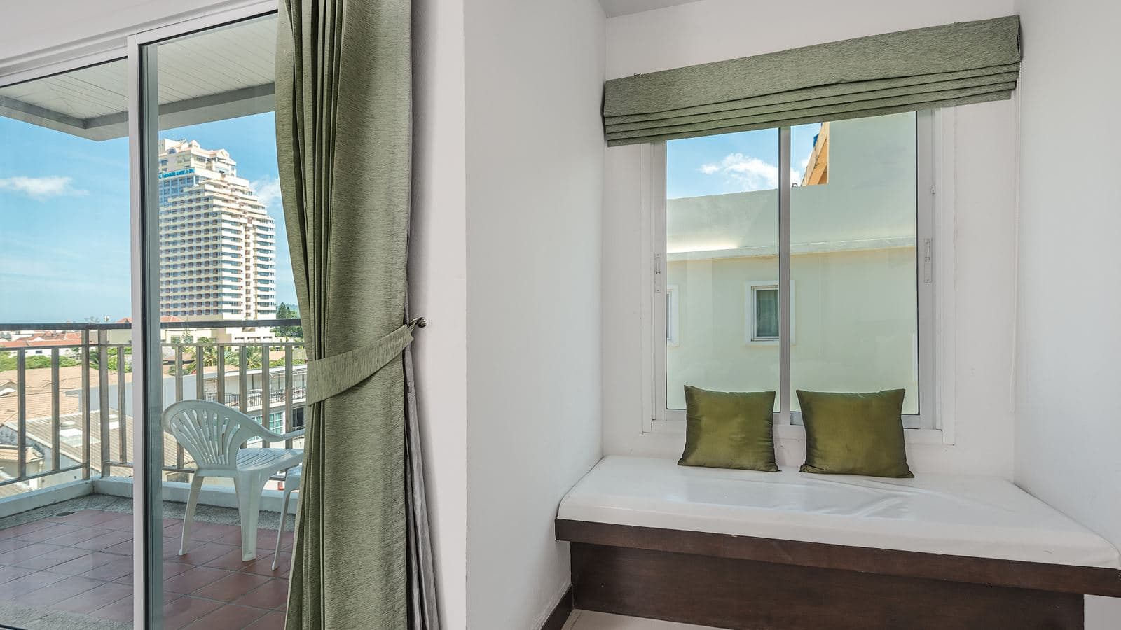 rooms-deluxe-room