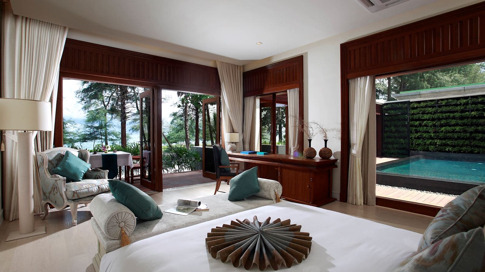 rooms-villa-2-bedrooms-private-pool-beachfront