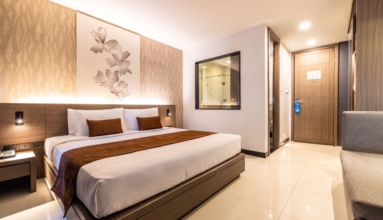 rooms-deluxe-room