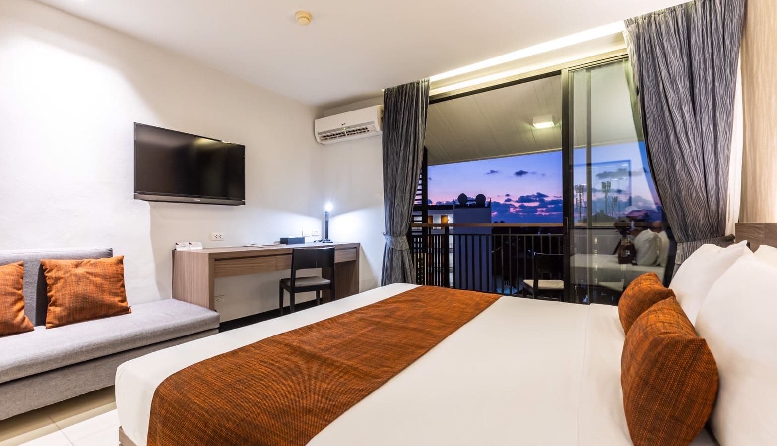 rooms-deluxe-room