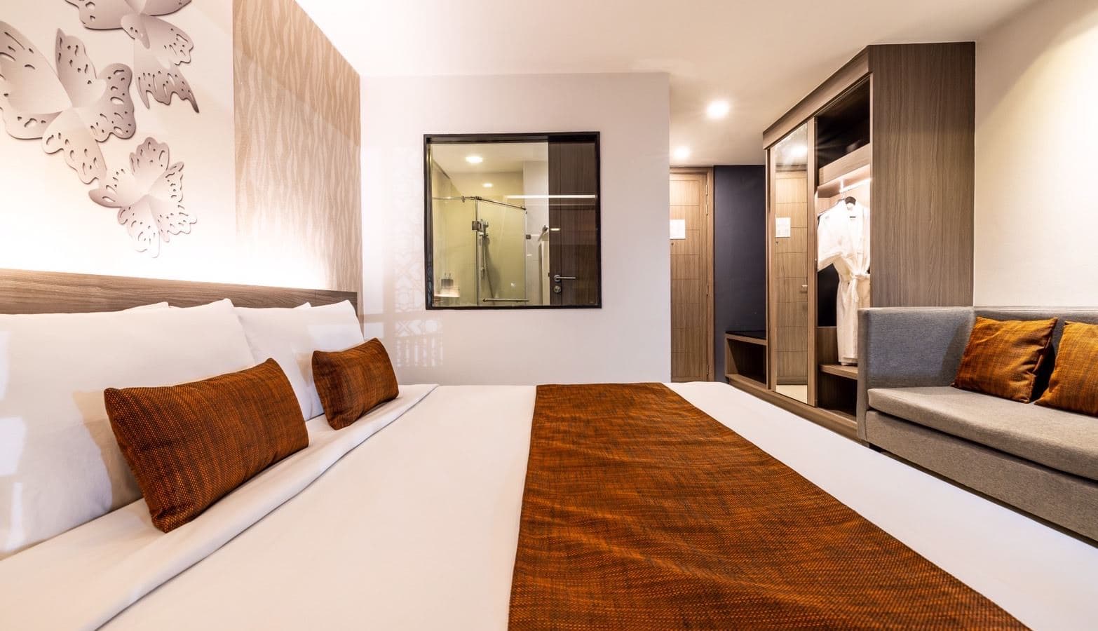 rooms-deluxe-room