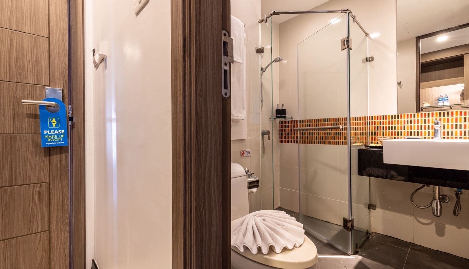 rooms-deluxe-room