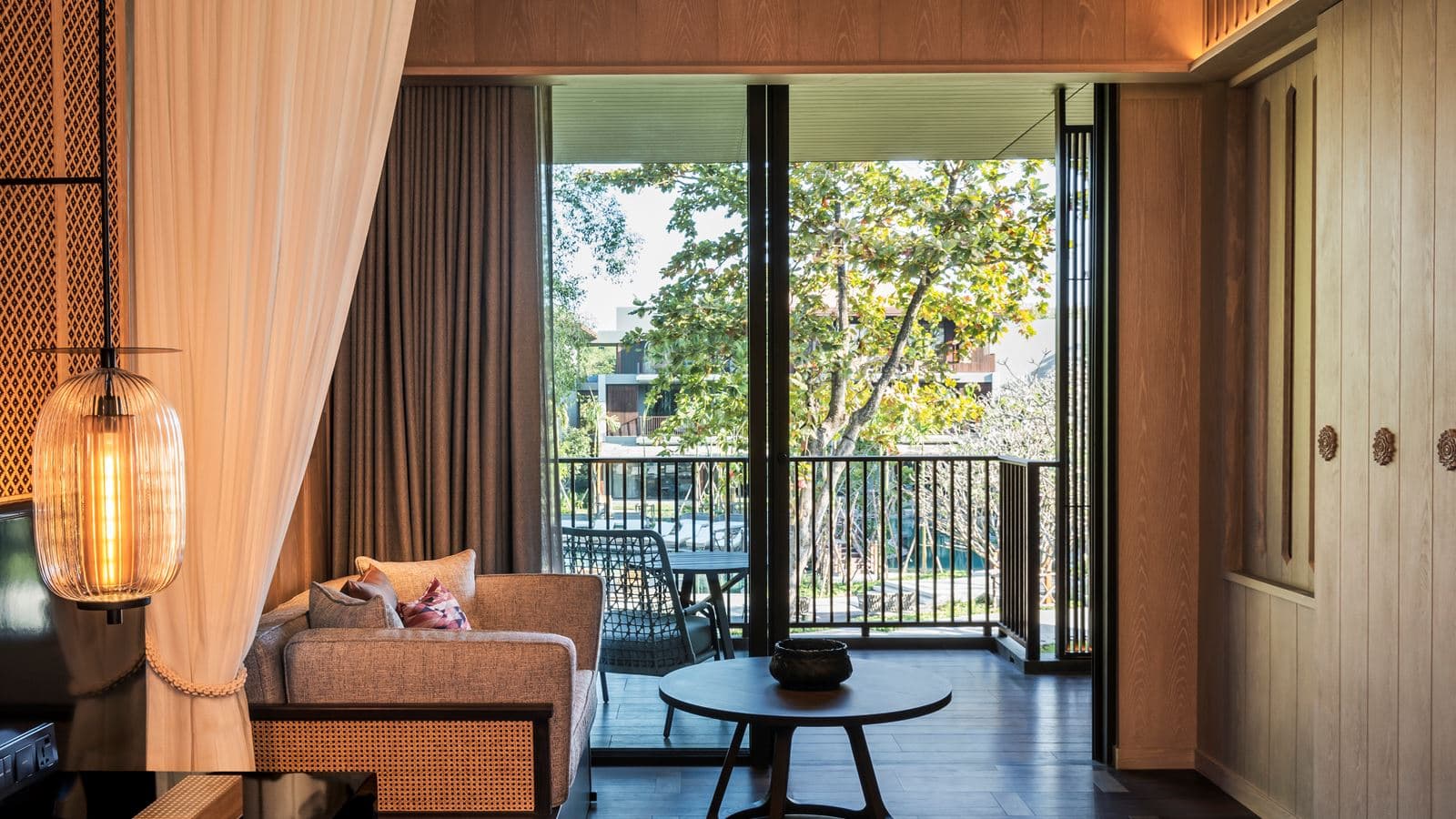 rooms-garden-view