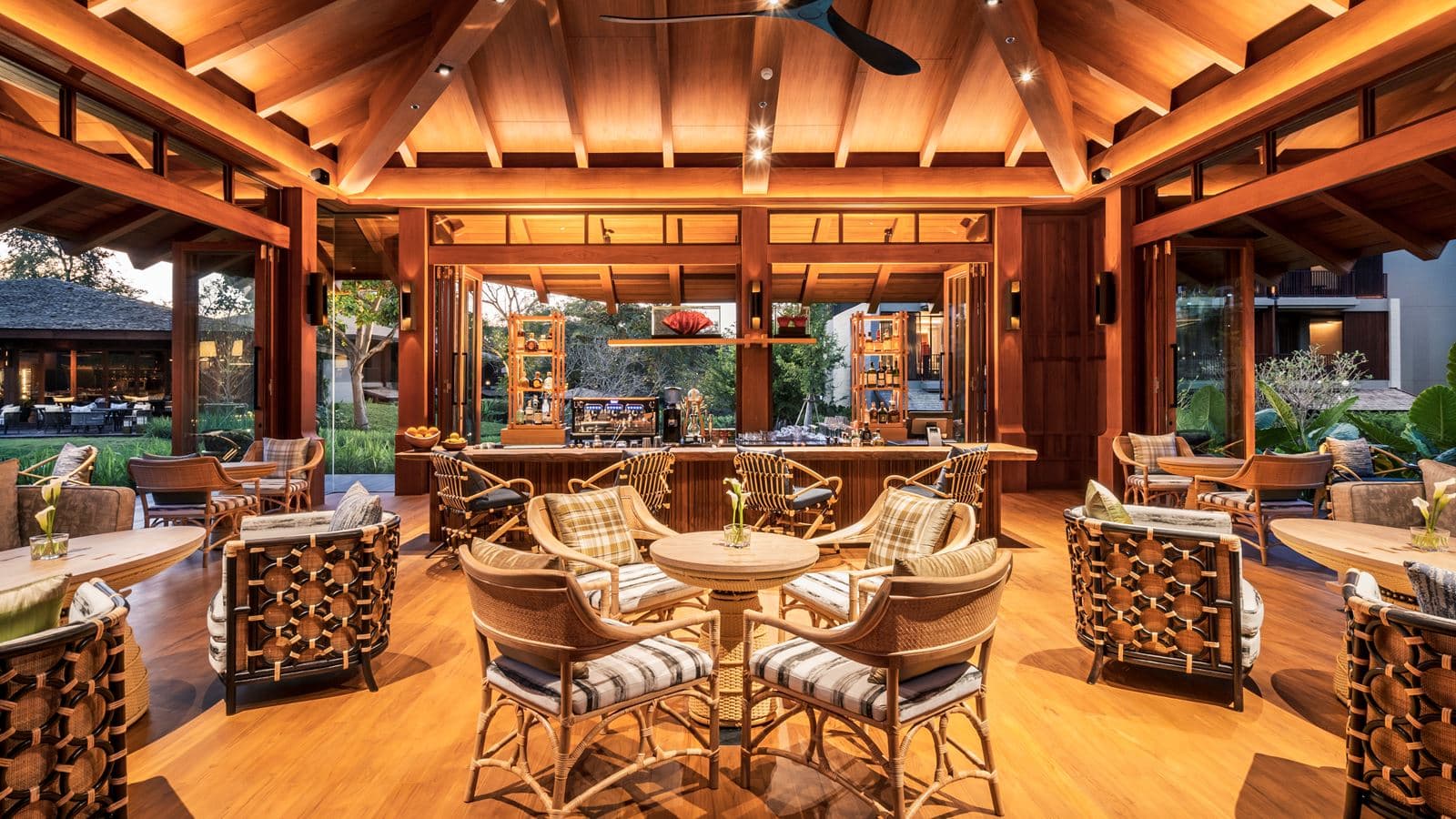 bars-teak-lounge