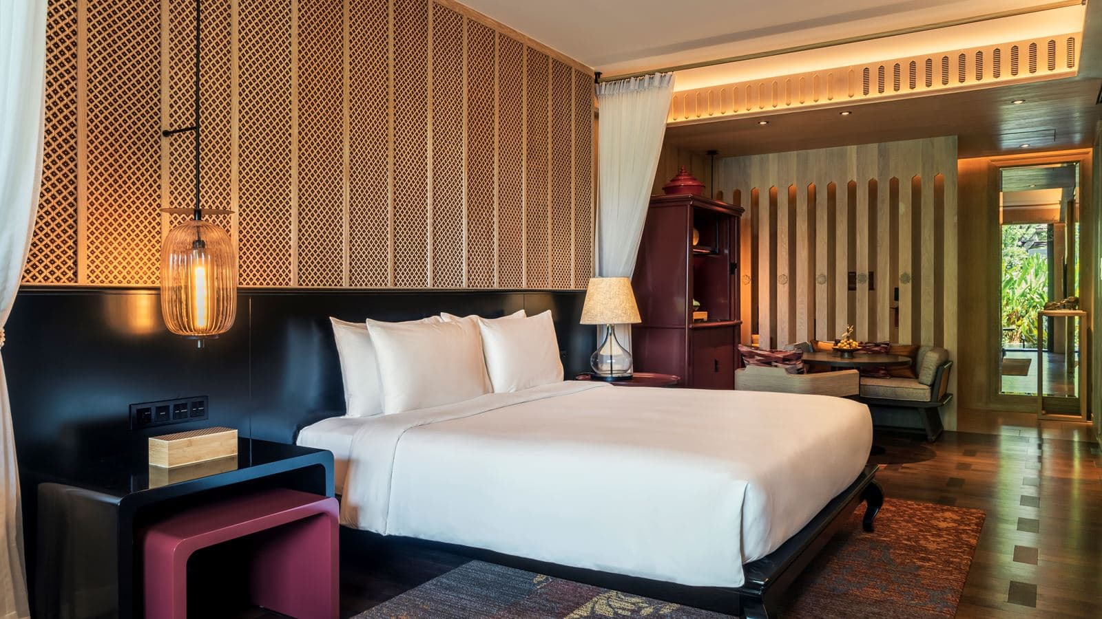rooms-pool-access-room