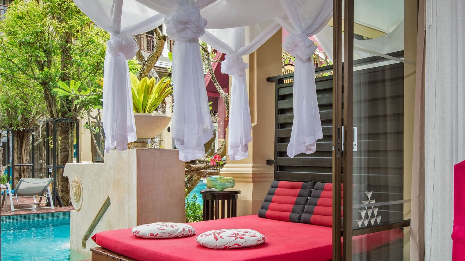 rooms-elite-pool-access