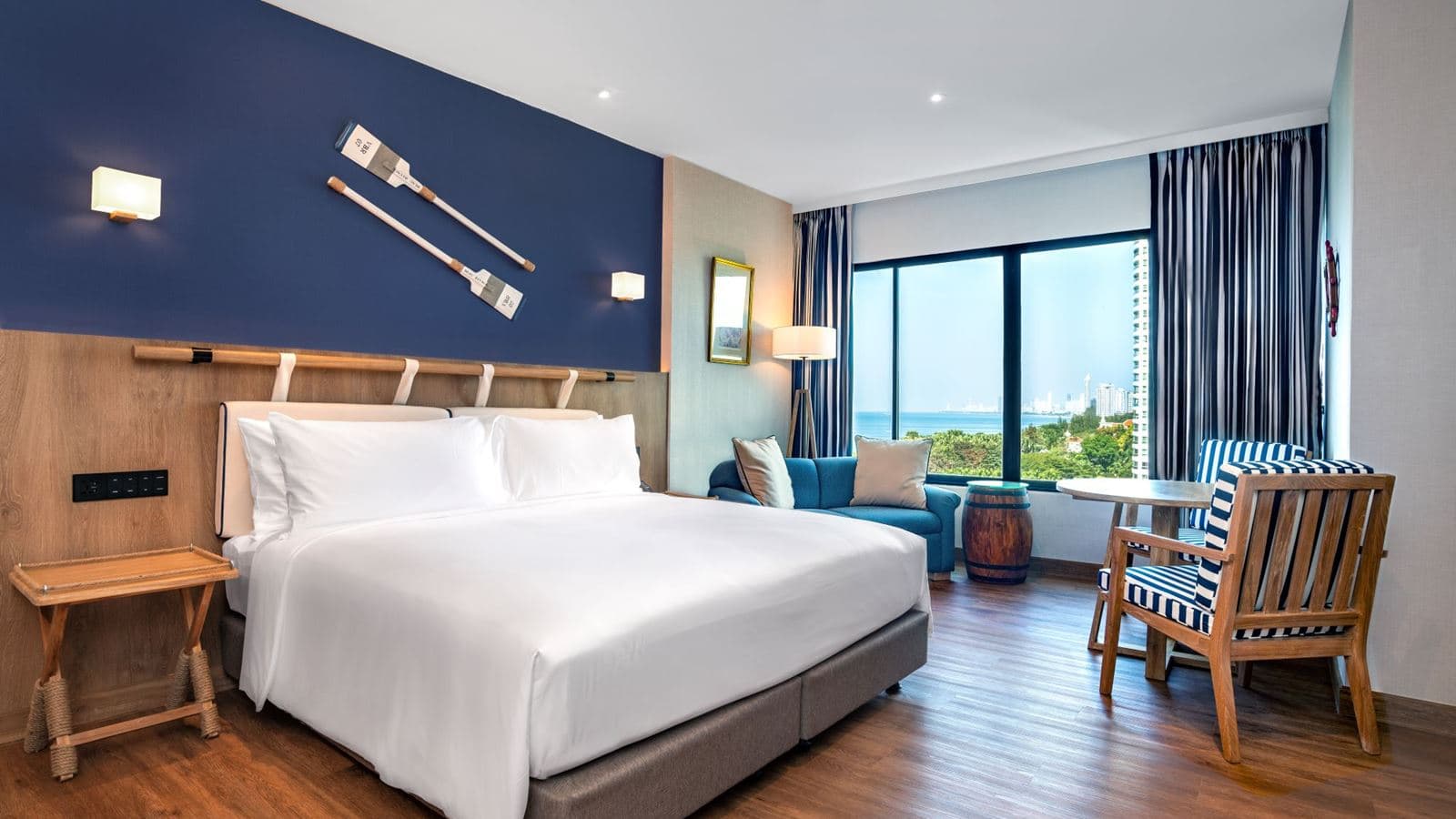 rooms-2-bedrooms-family-suite-balcony