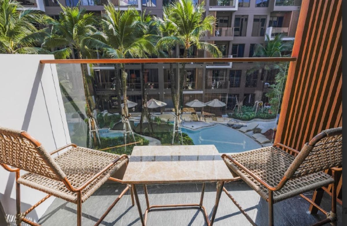 rooms-deluxe-pool-view-2-nd-child-share-bed