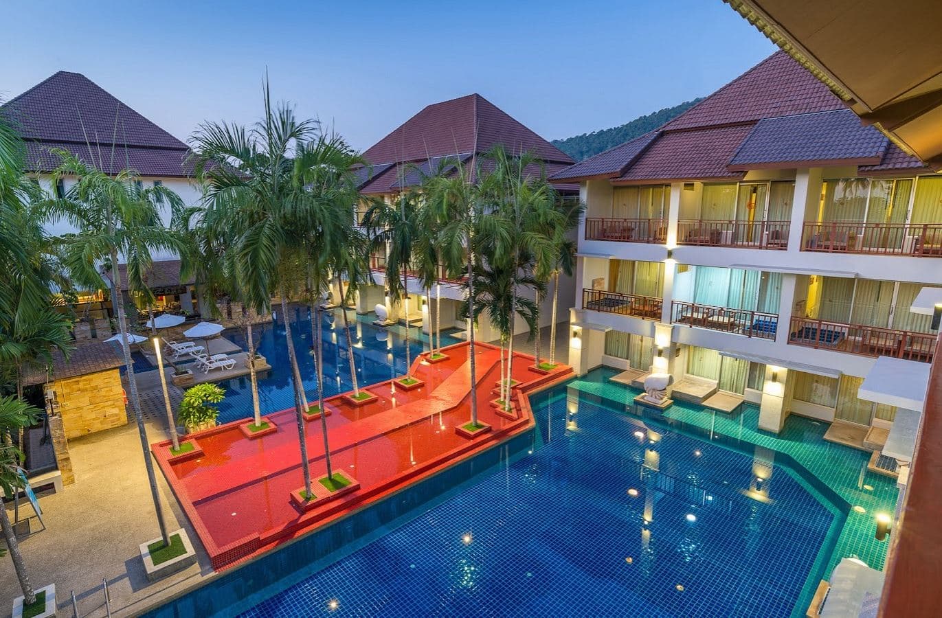 rooms-deluxe-balcony