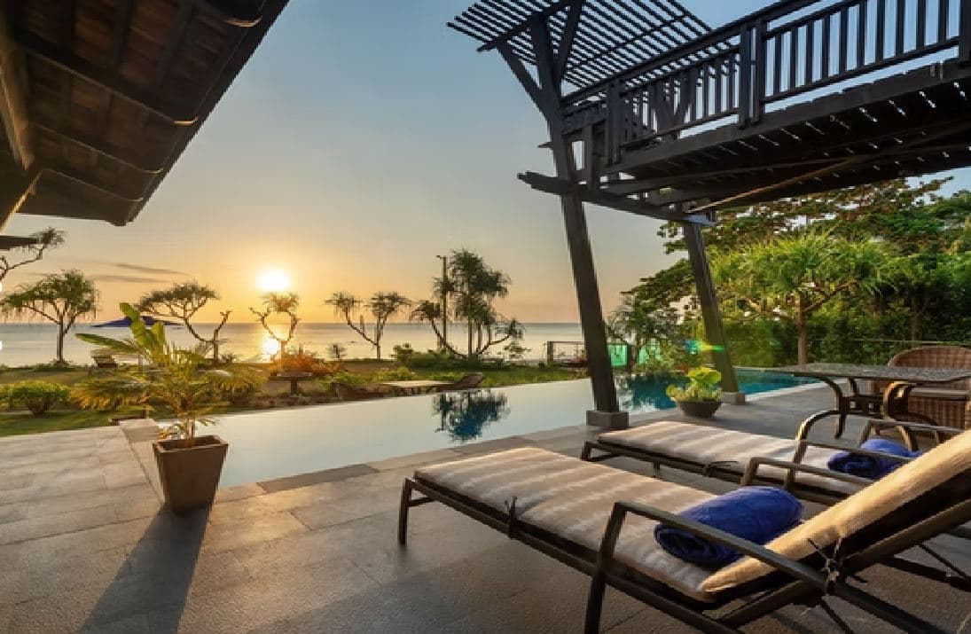 rooms-beachfront-jacuzzi-pool-villa-two-bedroom-duplex-with-lounge