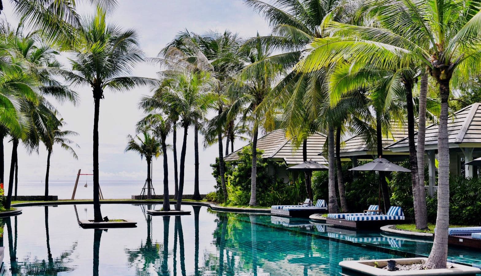 rooms-pool-village