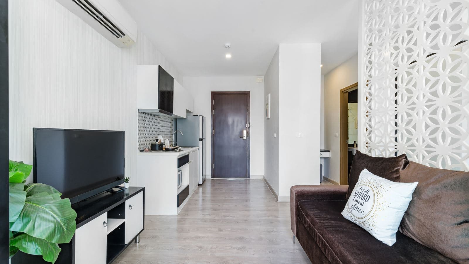 rooms-studio-double-bed-with-extra-bed