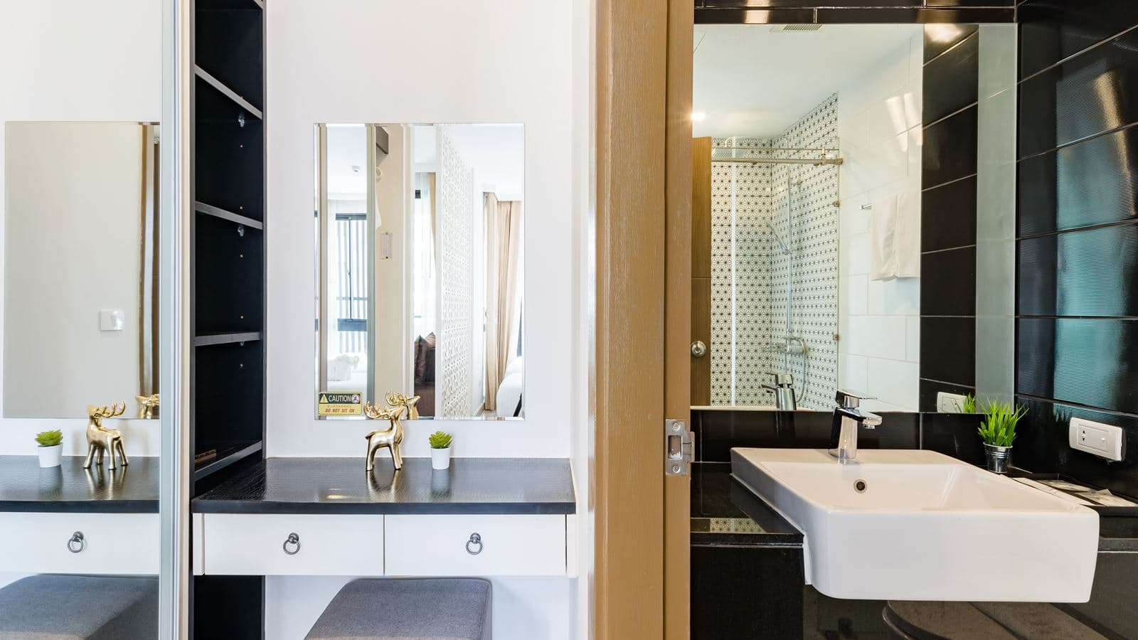 rooms-studio-double-bed-with-extra-bed