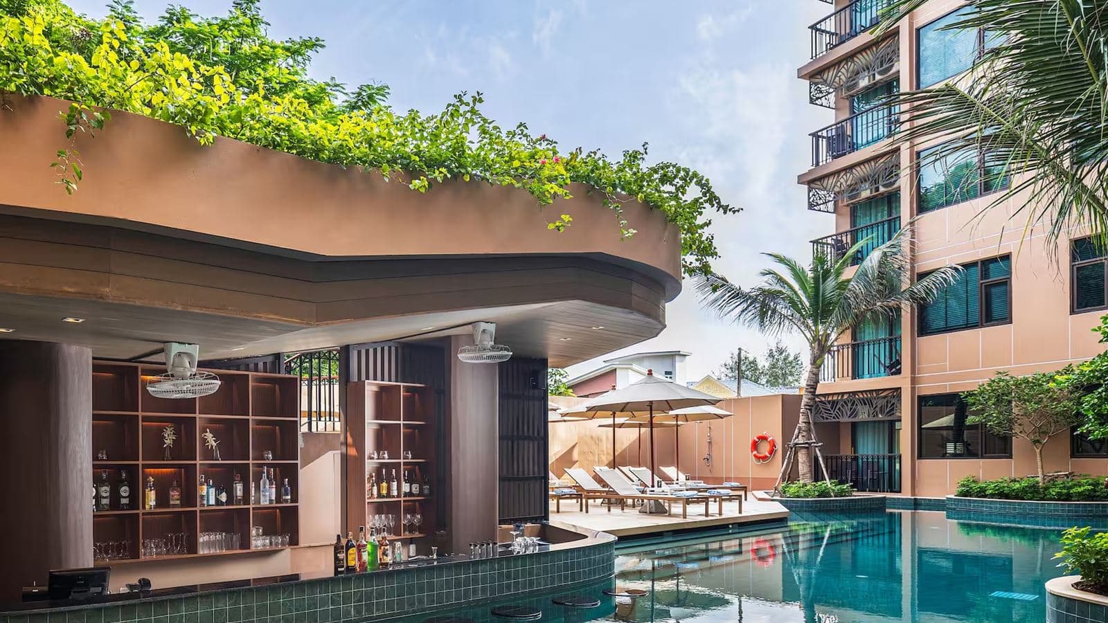 bars-ark-pool-bar