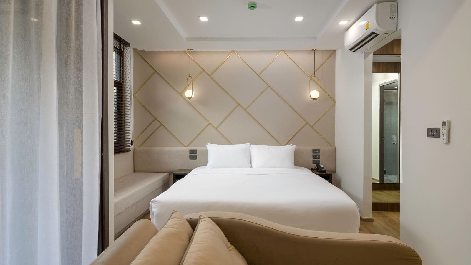 rooms-deluxe-pool-access