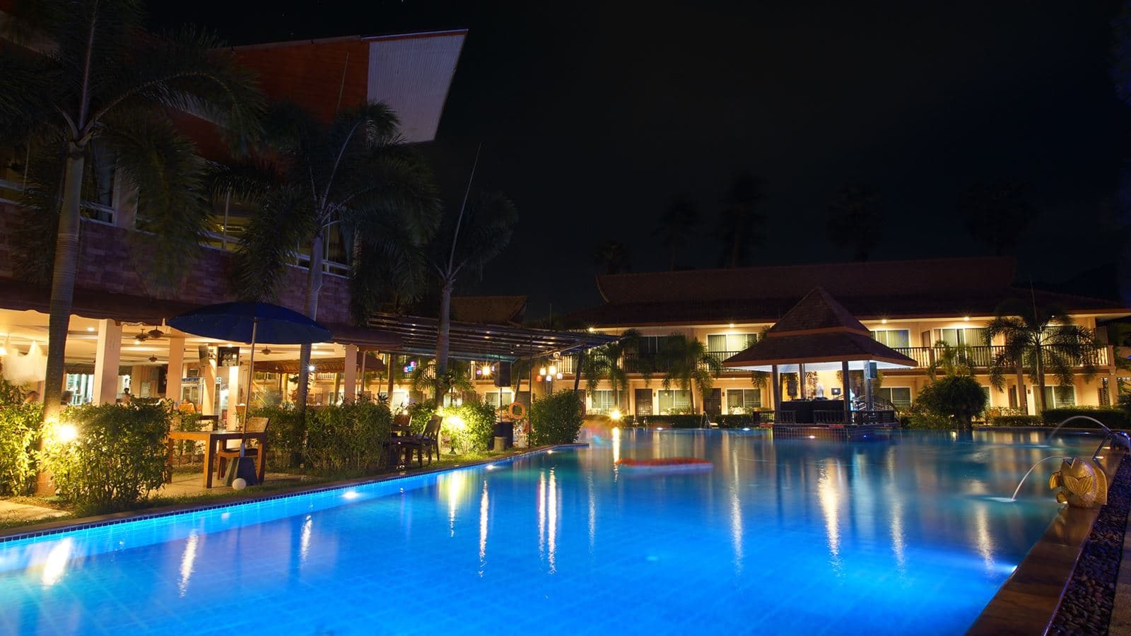 rooms-family-suite-pool-view