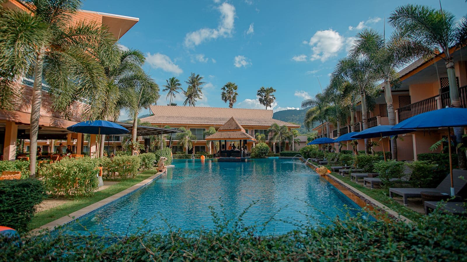 rooms-family-suite-pool-view