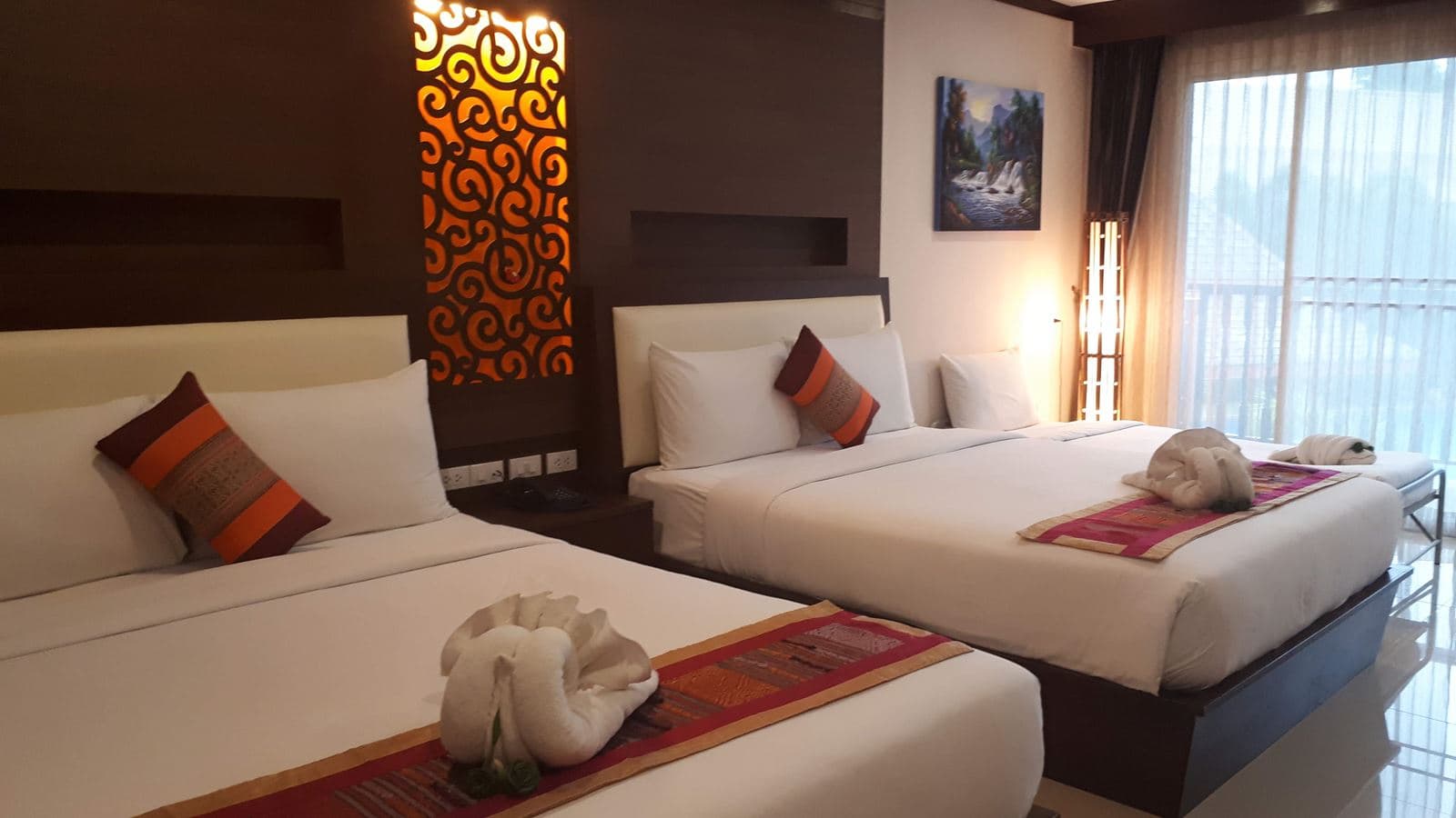 rooms-family-suite-pool-view