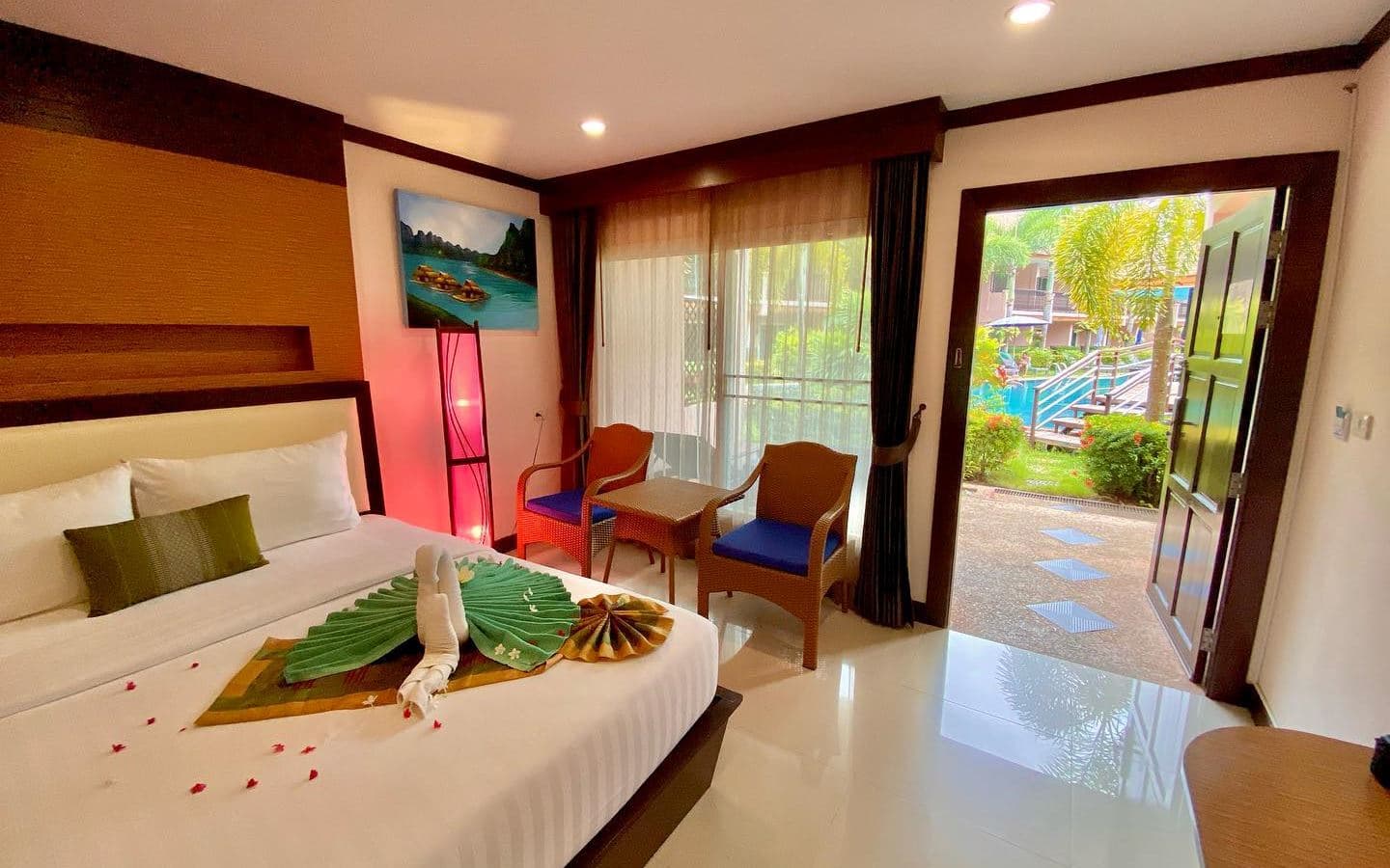rooms-super-deluxe-double-pool-view
