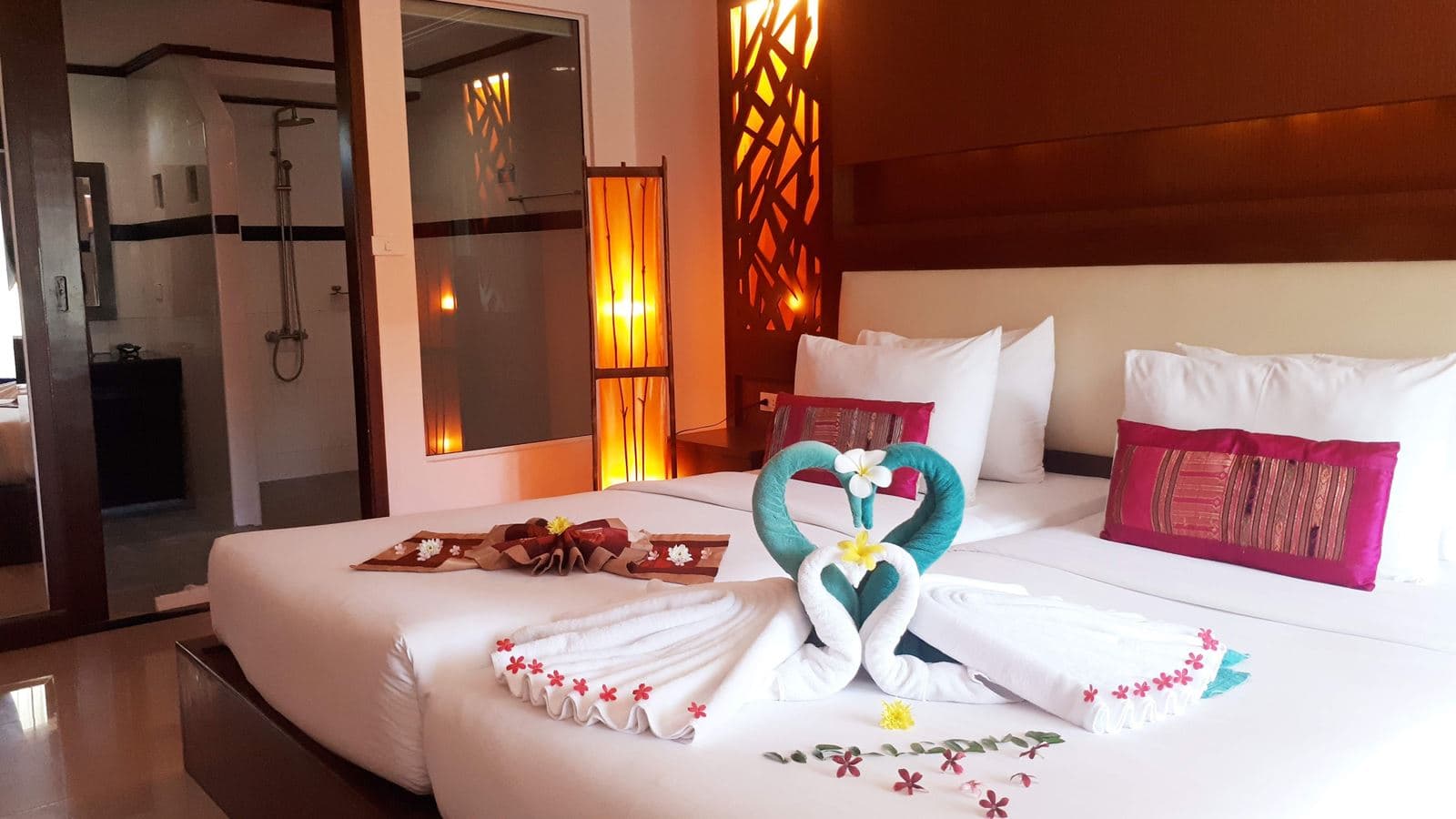 rooms-super-deluxe-twin-pool-view