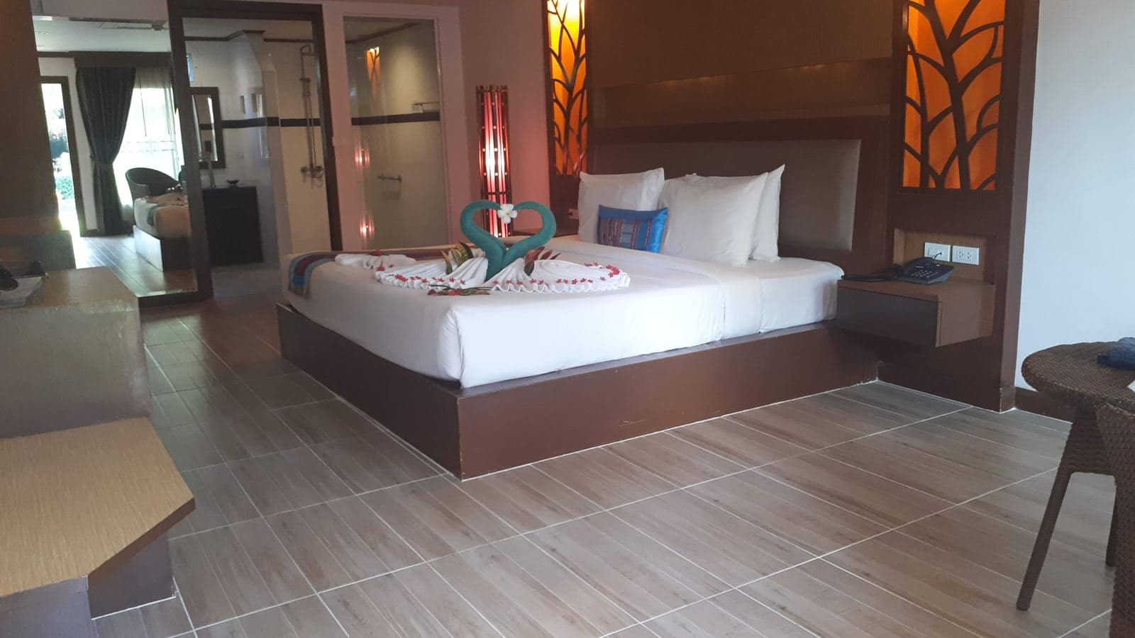 rooms-super-deluxe-twin-pool-view