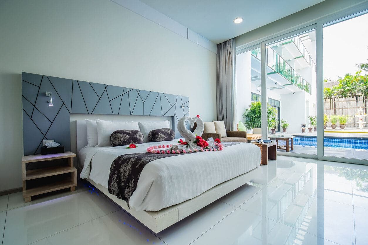 rooms-deluxe-pool-view