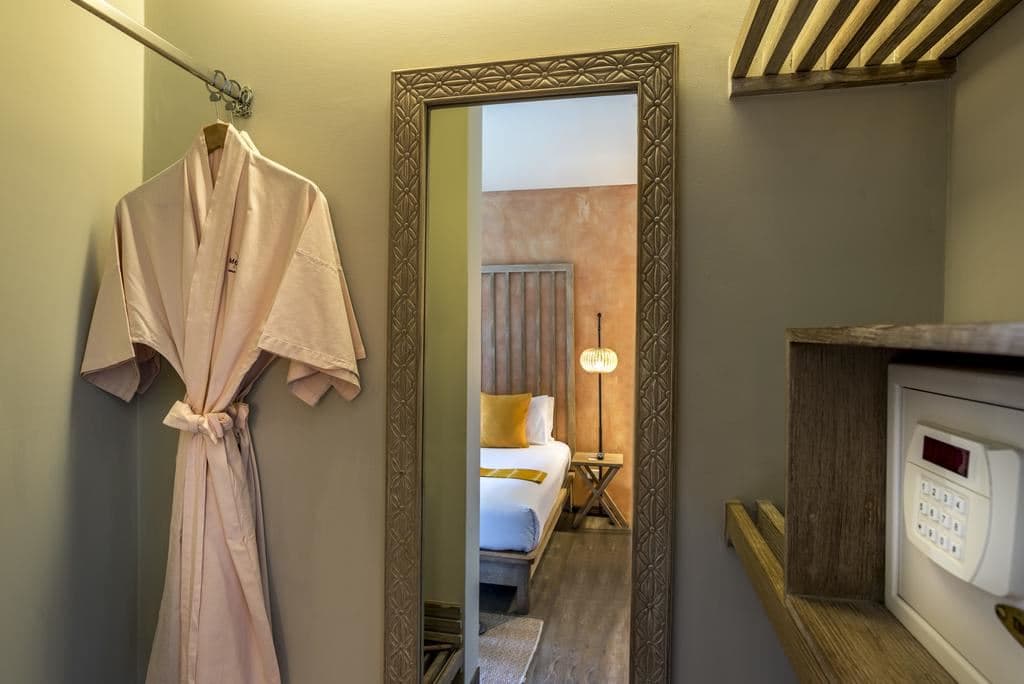 rooms-standard-room