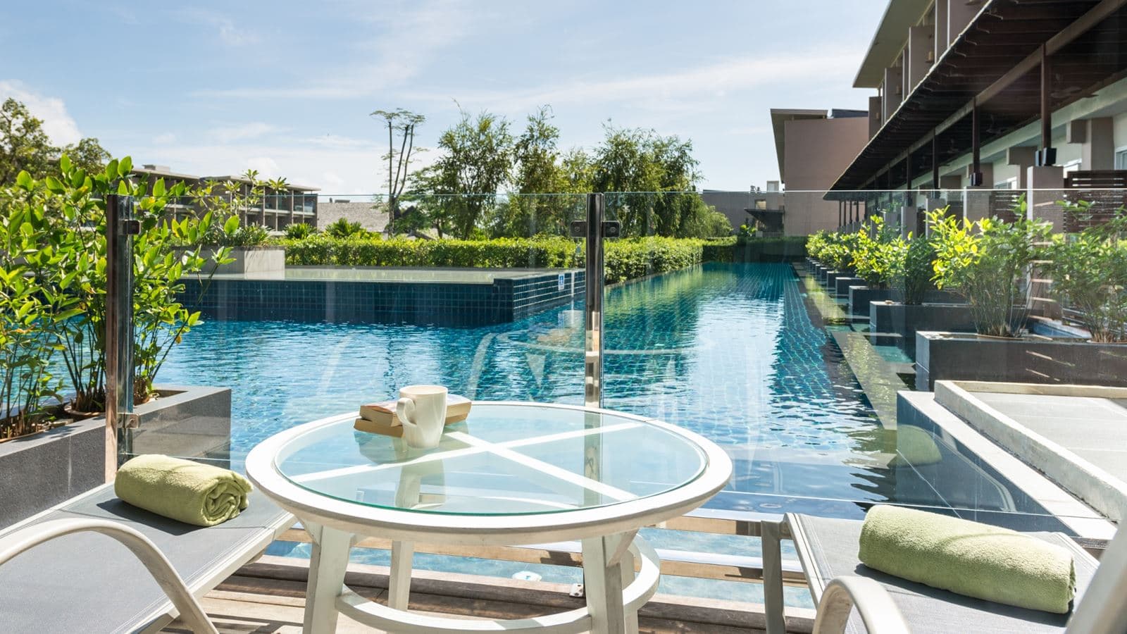 rooms-pool-access-junior-suite