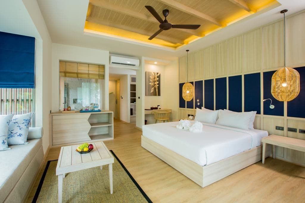 rooms-aqua-deluxe-pool-access