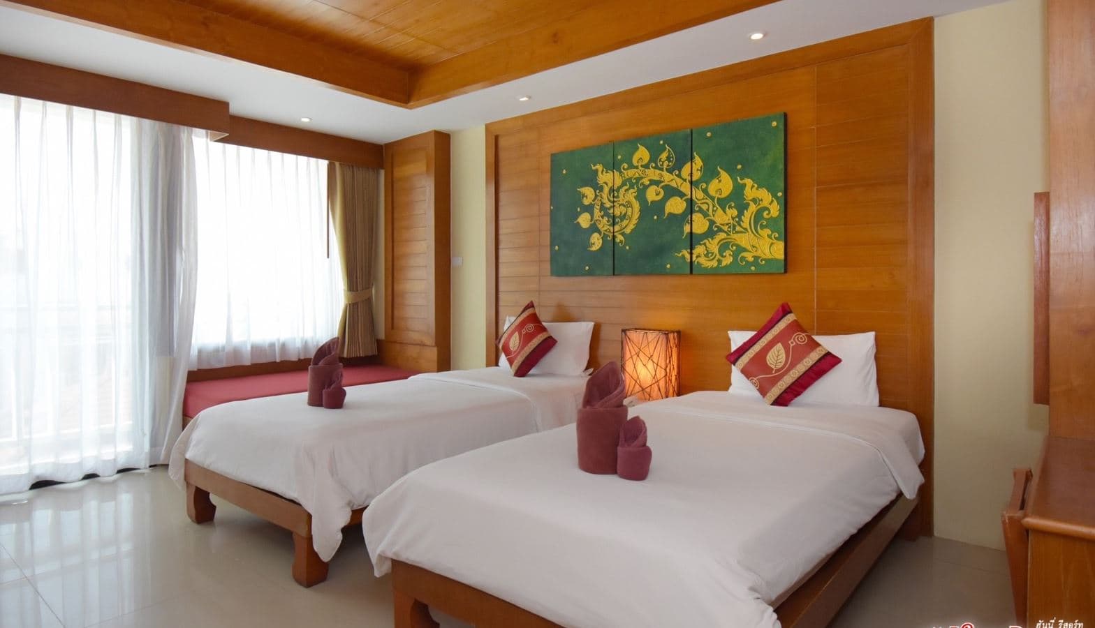 rooms-deluxe-room