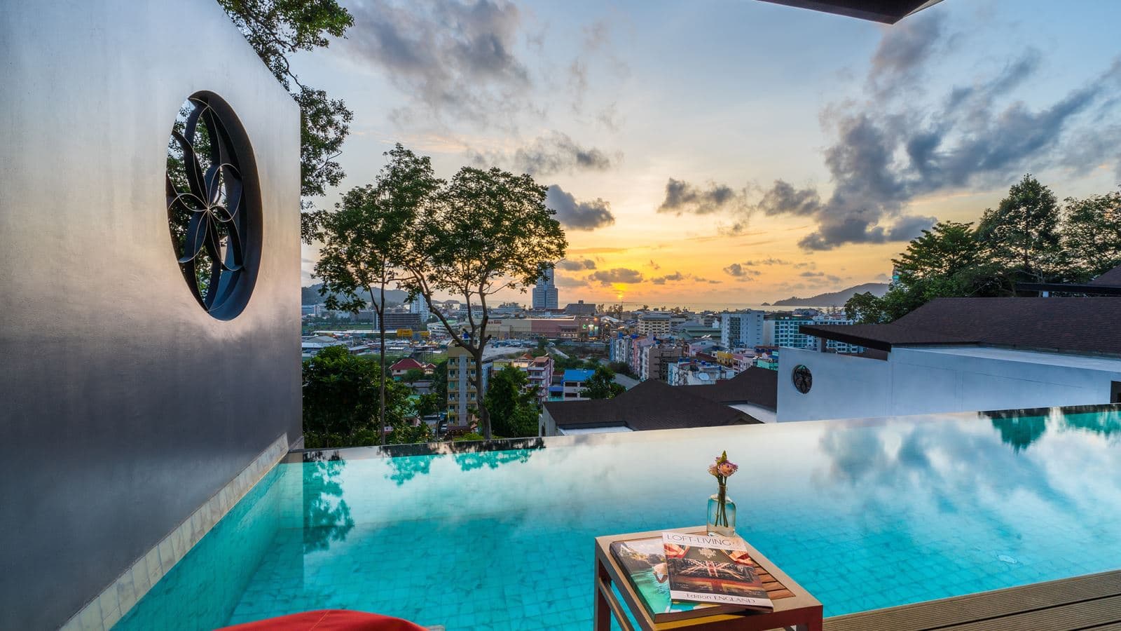 rooms-one-bedroom-pool-villa-city-view