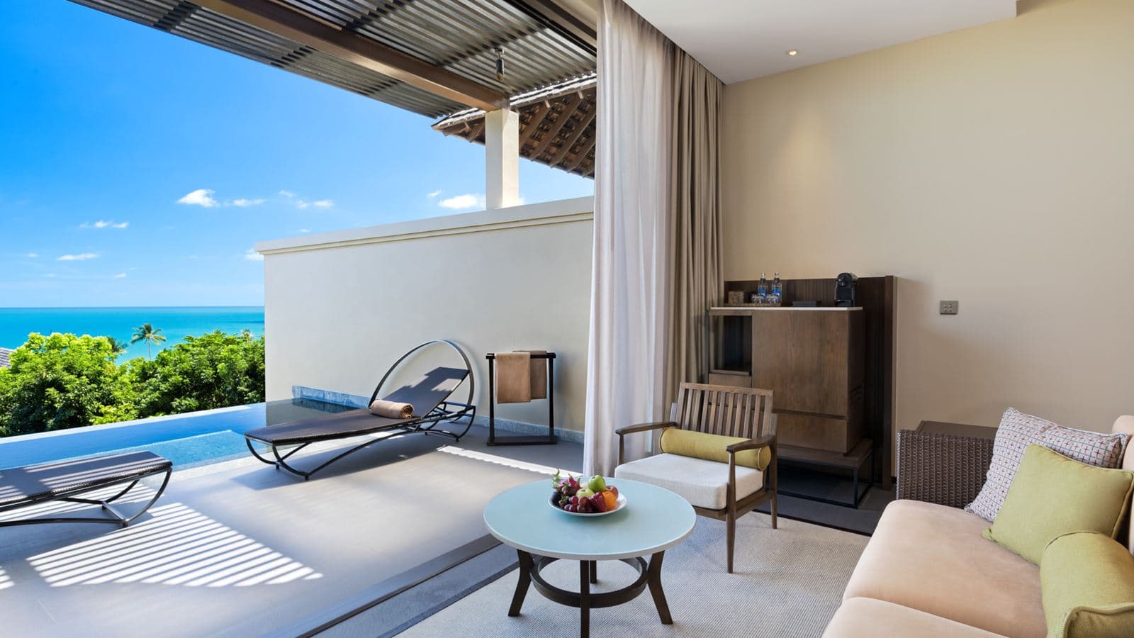 rooms-premium-ocean-pool-one-bedroom-suite