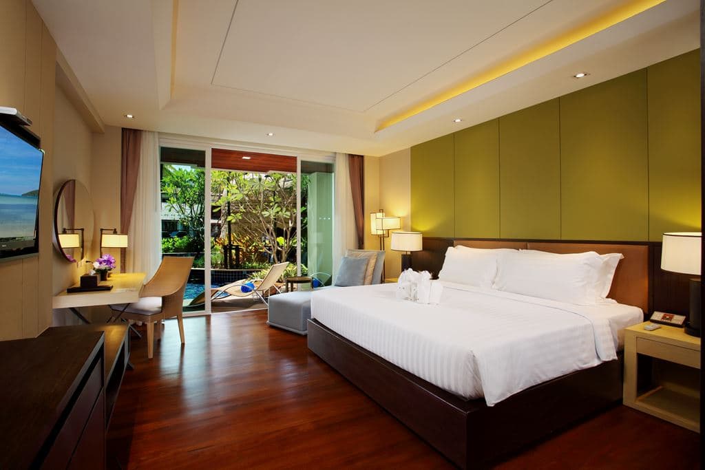 rooms-deluxe-pool-access