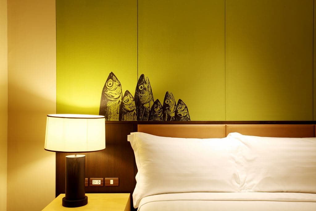 rooms-moken-suite-pool-view