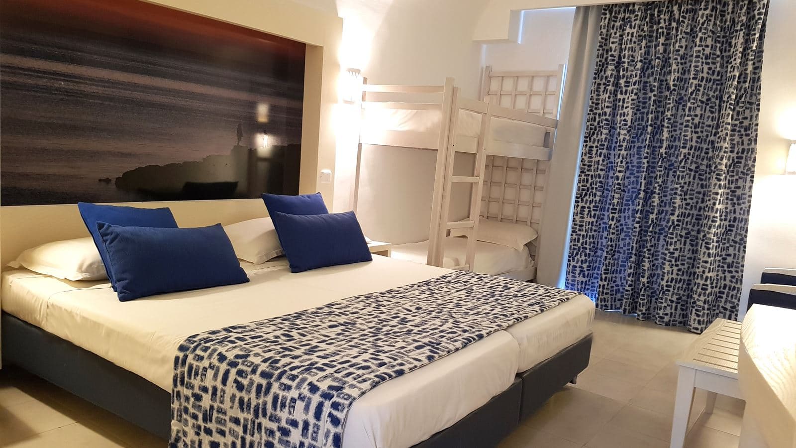 rooms-superior-room