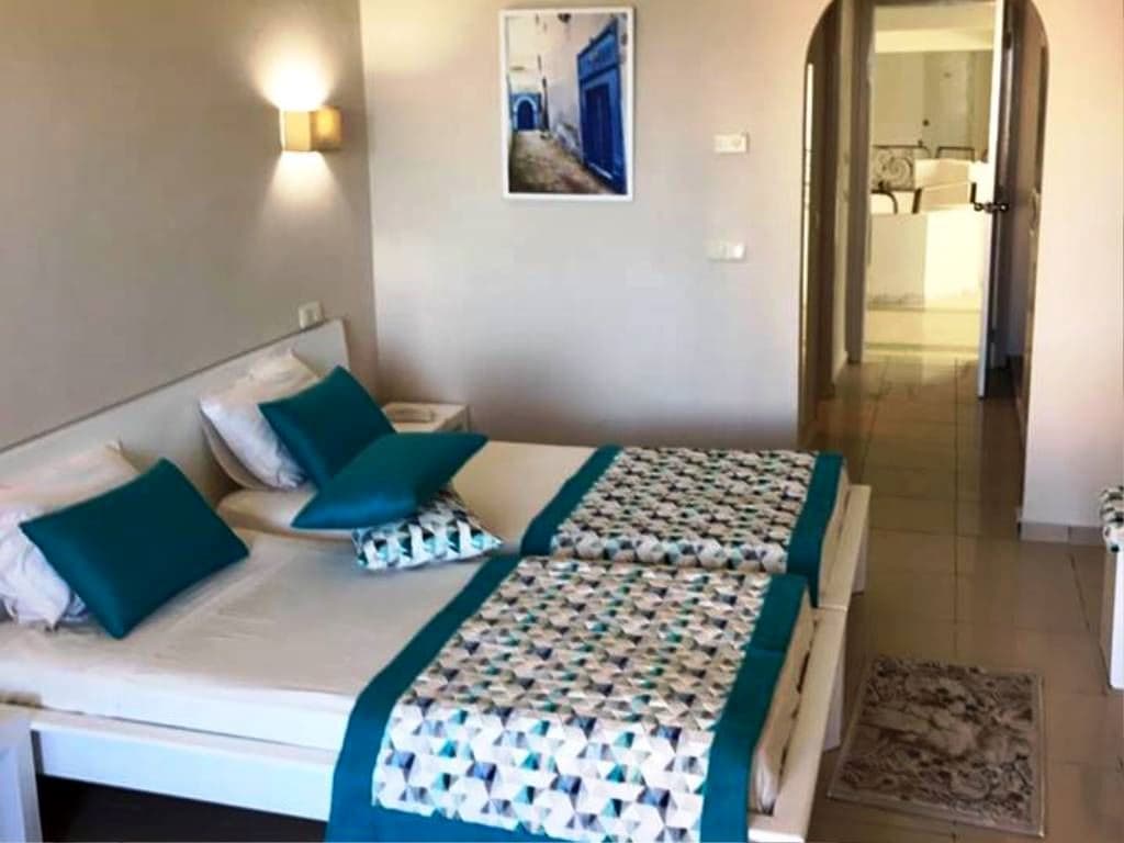 rooms-standard-family-room
