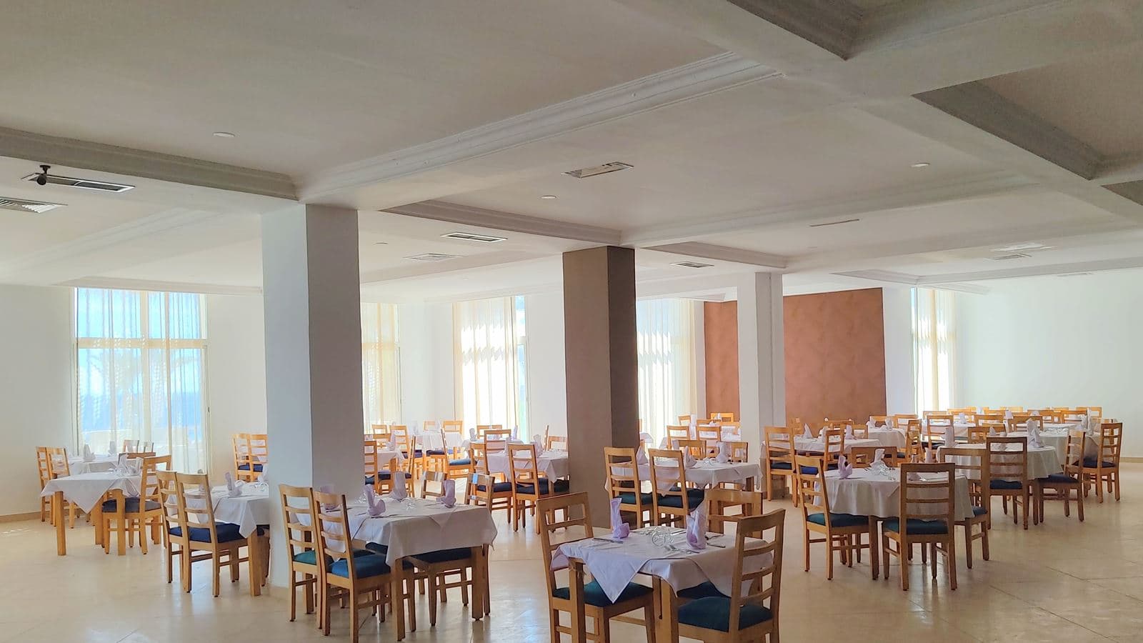 restaurants-restaurant