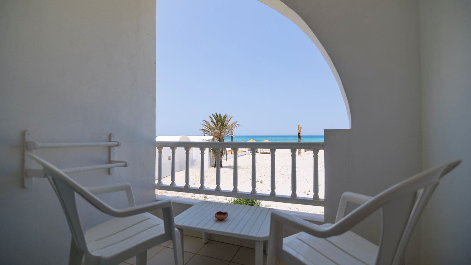 rooms-double-standard-room-seaview