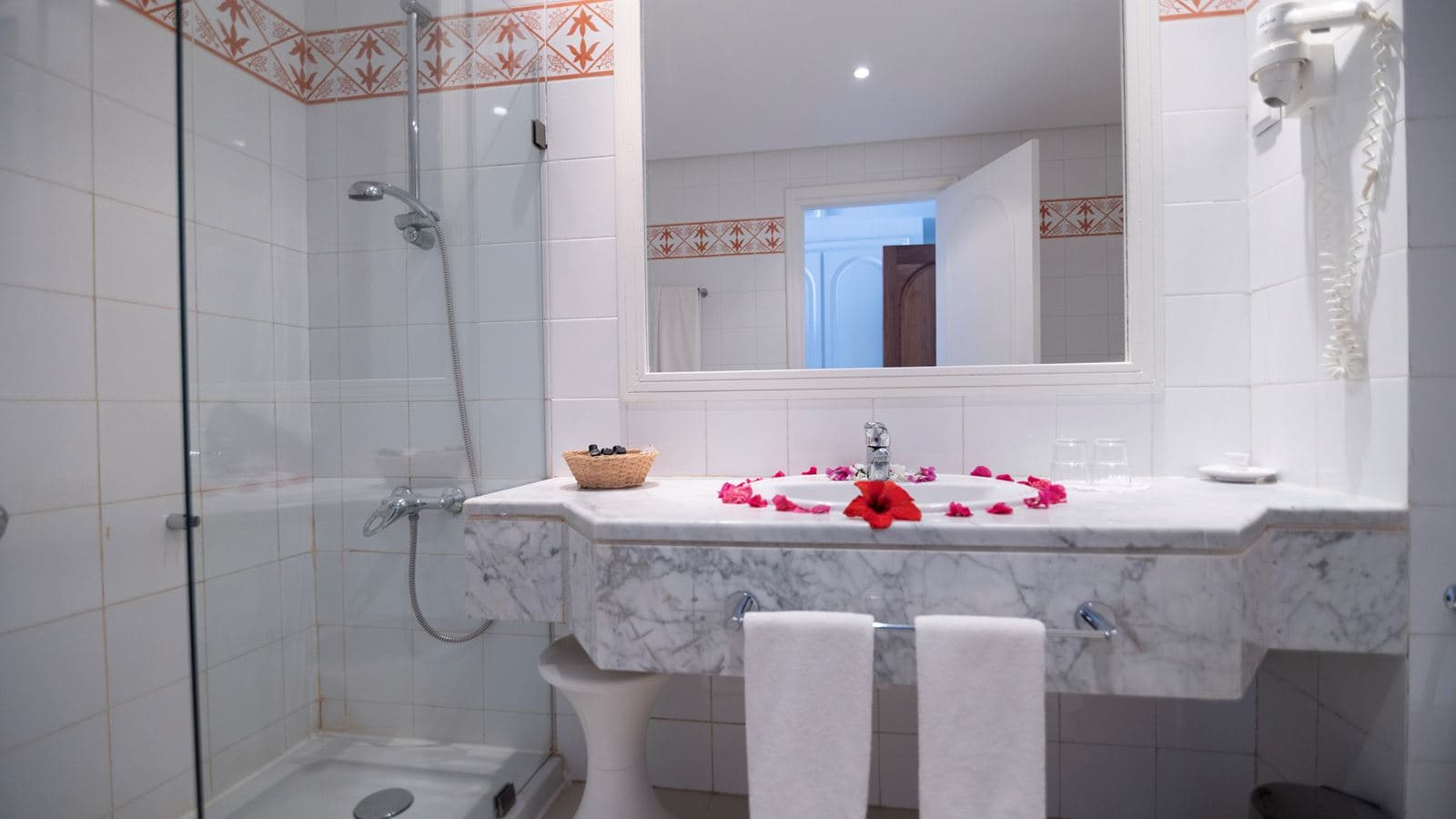 rooms-double-standard-room-seaview