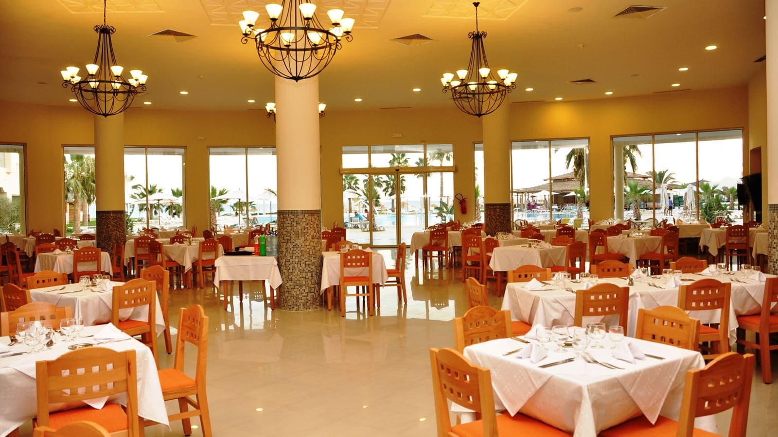 restaurants-main-restaurant-le-phoenix