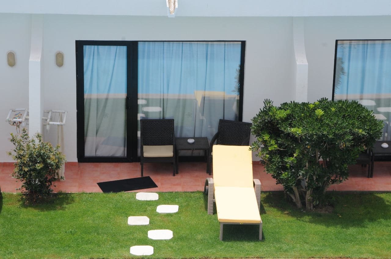 rooms-swim-up-room