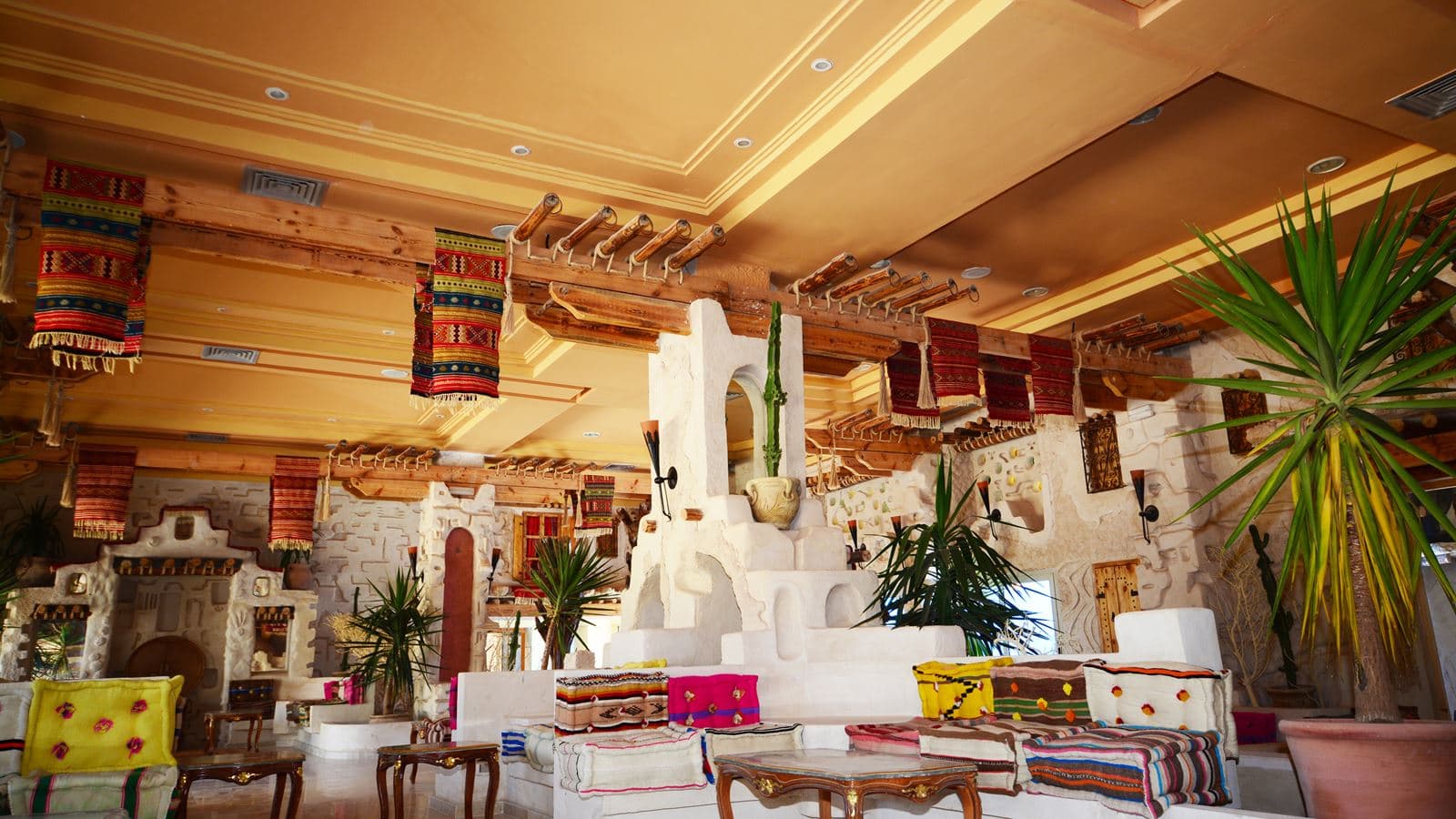 bars-moorish-café