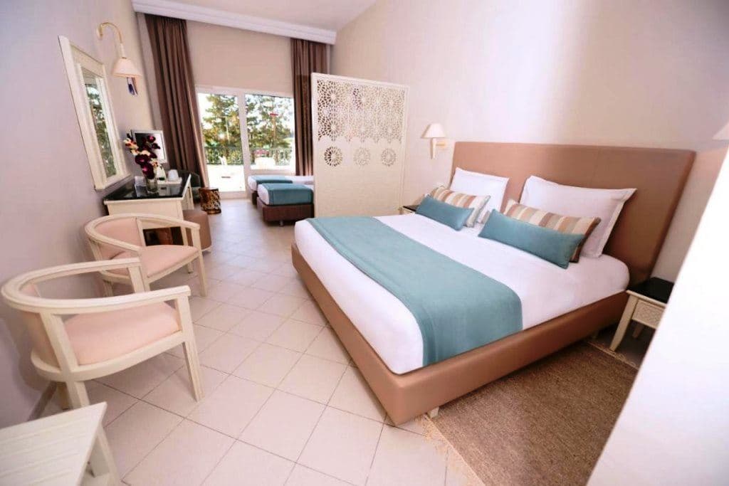 rooms-family-bedroom-quadruple-balcony-or-terrace