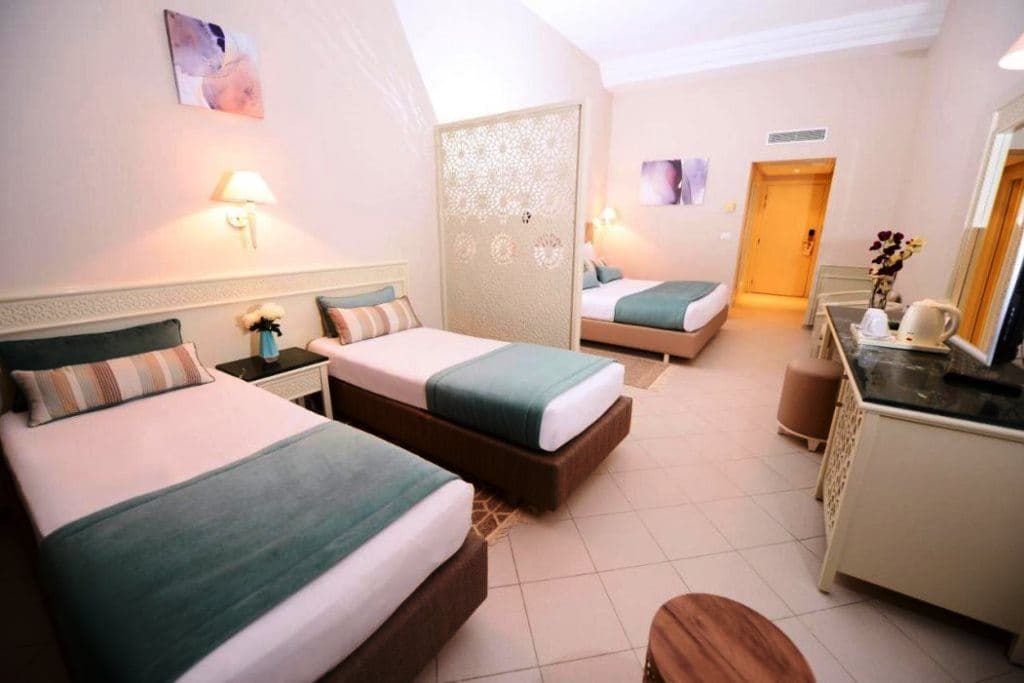 rooms-family-bedroom-quadruple-balcony-or-terrace